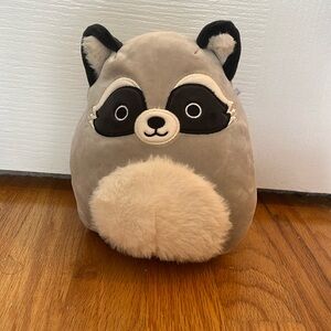 raccoon squishmellow